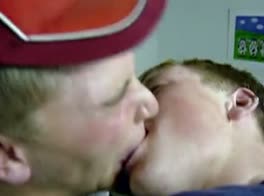 str8 kissing boiz